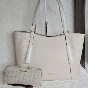 NWT Michael Kors 2 SET Shoulder Bag Tote Handbag Wallet Designer signature $1000